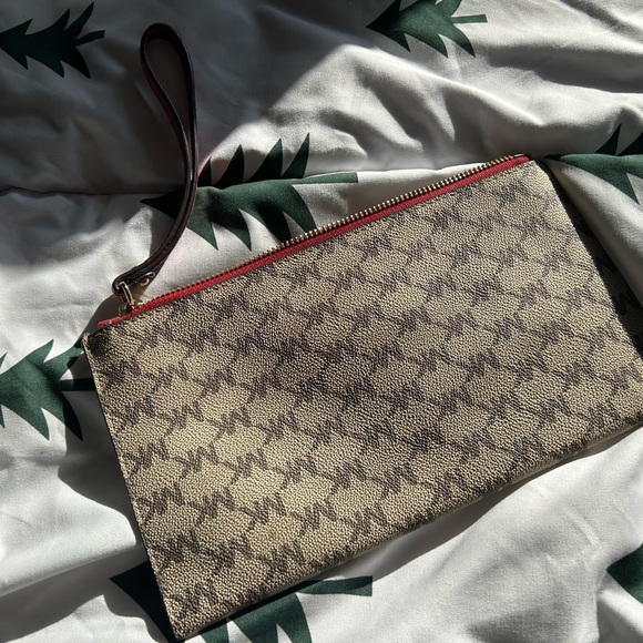 Michael Kors large clutch signature print - Picture 3 of 5